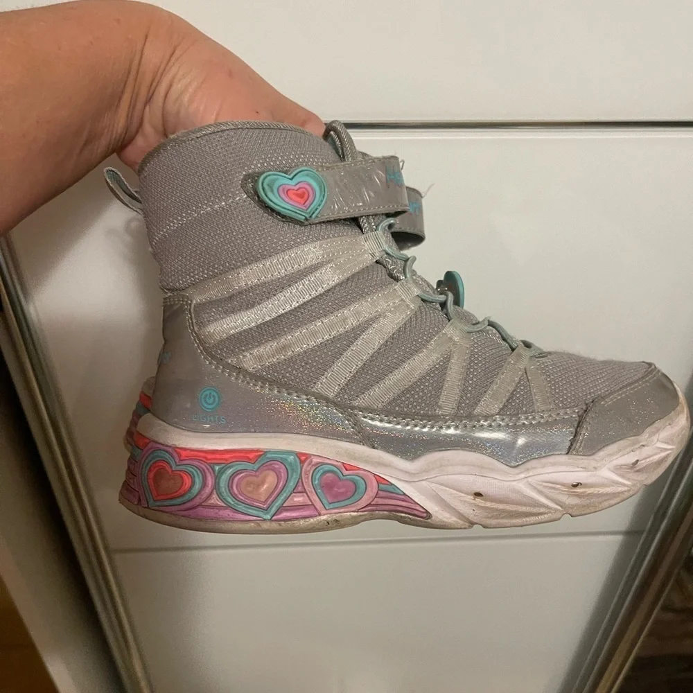 SKECHERS  Lights up Sweetheart Lights - Love to Shine Boots Girl's Size 2 Shoes